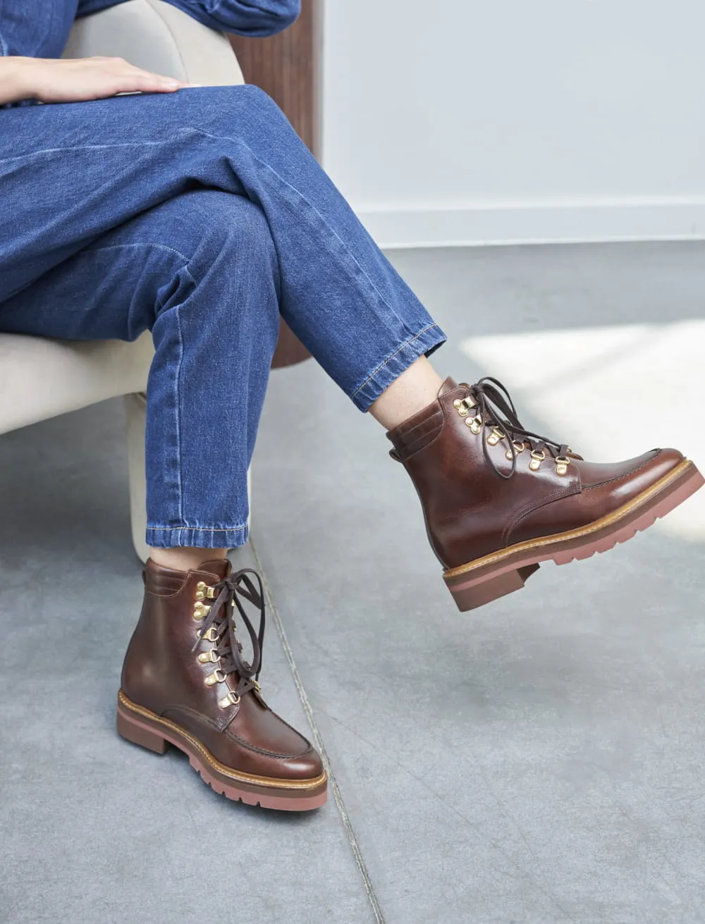 Bottines combats pour femme: La Femme Suspecte Cuir Marron