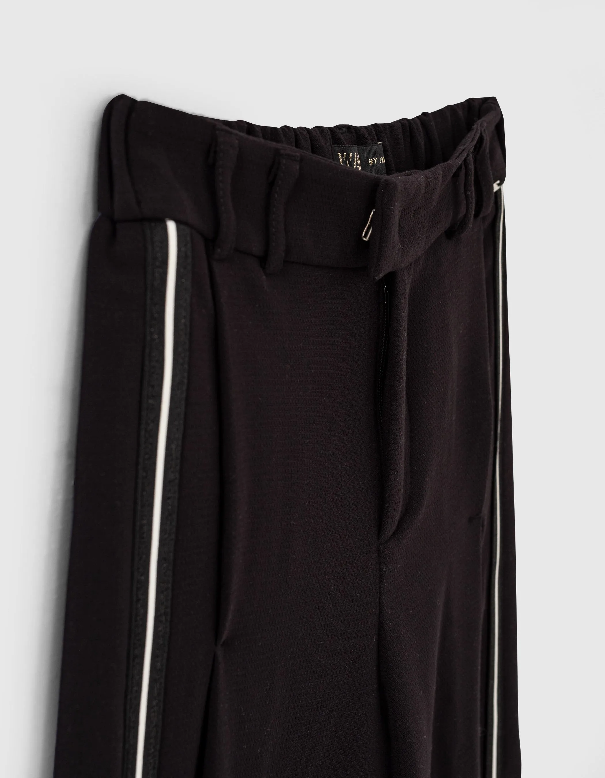 Pantalon noir large à plis et ganses latérales fille