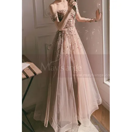 Robe longue de bal  en tulle rose nude avec haut  moderne en strass et manches courtes tombantes