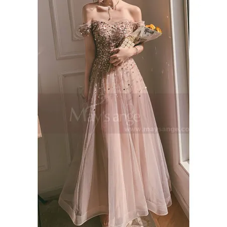 Robe longue de bal  en tulle rose nude avec haut  moderne en strass et manches courtes tombantes