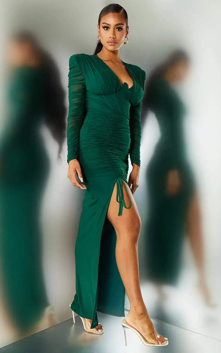 Robe longue en mesh vert émeraude froncé à armatures