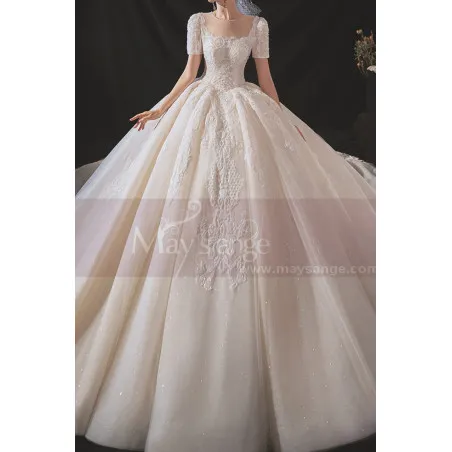 Robe Mariée Haute Couture Haut En Dentelle Avec Manches Et Ouverture Au Dos