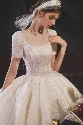 Robe Mariée Haute Couture Haut En Dentelle Avec Manches Et Ouverture Au Dos