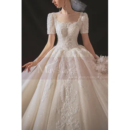 Robe Mariée Haute Couture Haut En Dentelle Avec Manches Et Ouverture Au Dos