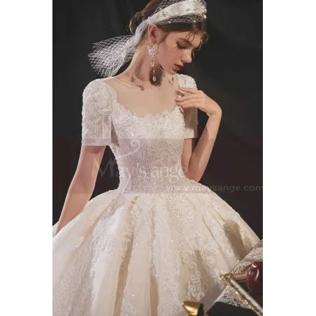 Robe Mariée Haute Couture Haut En Dentelle Avec Manches Et Ouverture Au Dos