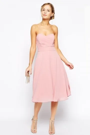 Tenue robe rose poudre courte à bustier cœur en mousseline